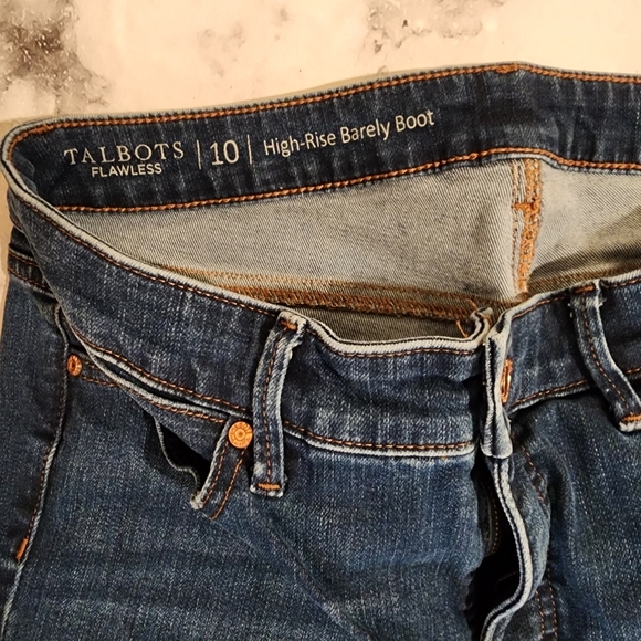 EUC Talbots Flawless High Rise Barely Boot Jeans in Dark Blue Distressed Denim - Picture 7 of 11